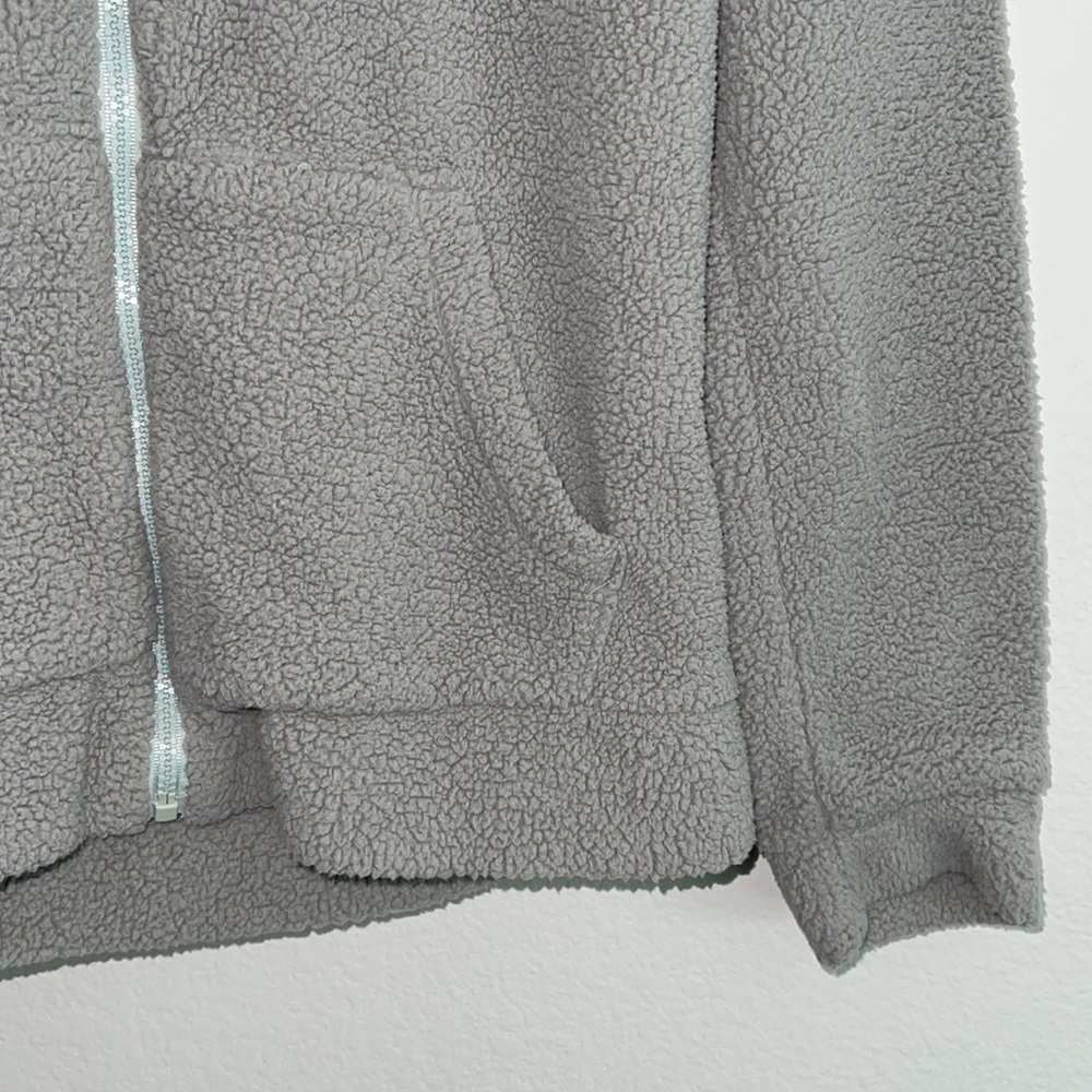 Gray fuzzy jacket - Picture 2 of 4